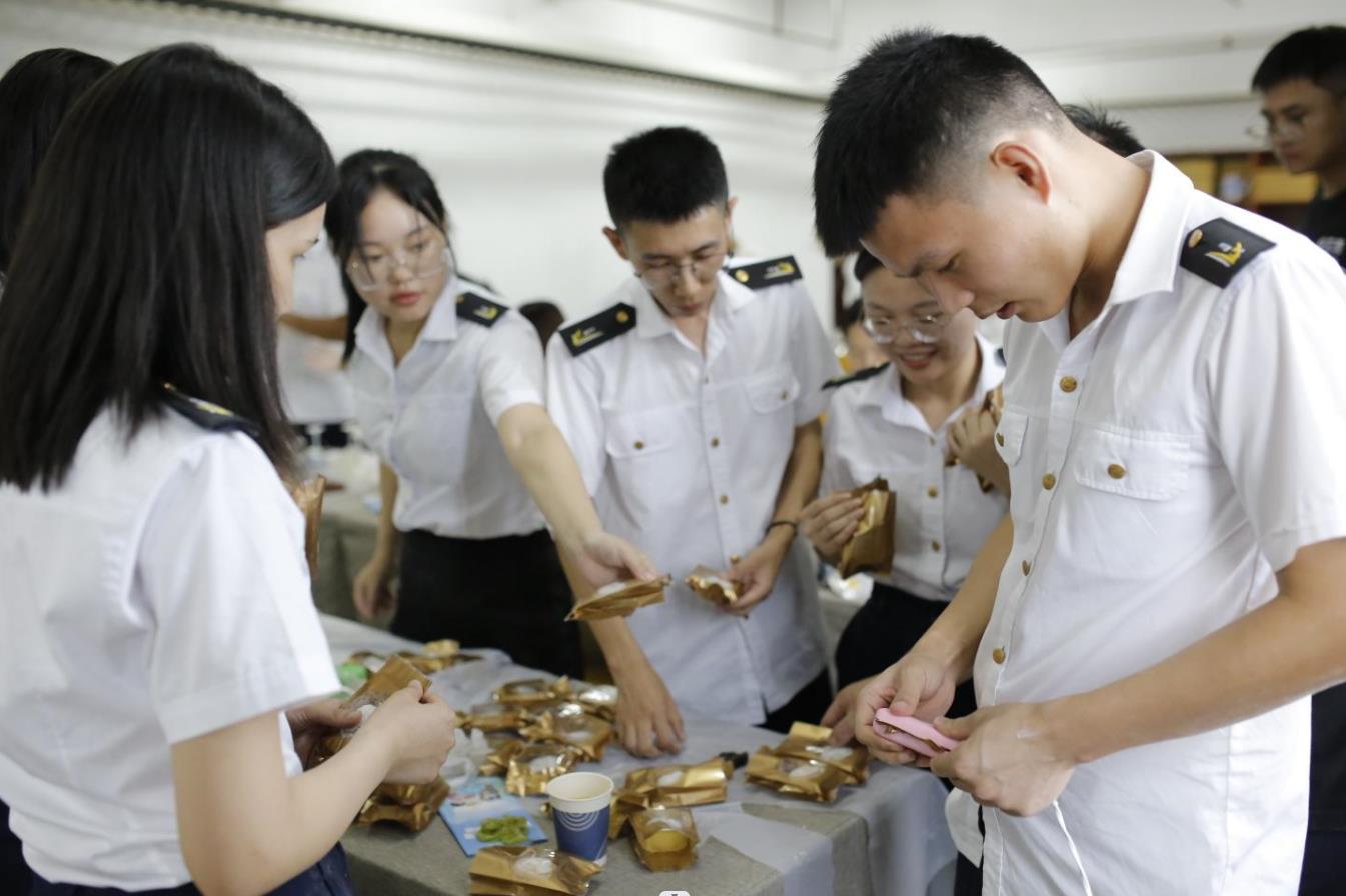 桃李芬芳至 金秋乘月來｜南昌向遠軌道技術學校與江西銀行贛江新區(qū)分行牽手開展教師節(jié)主題活動