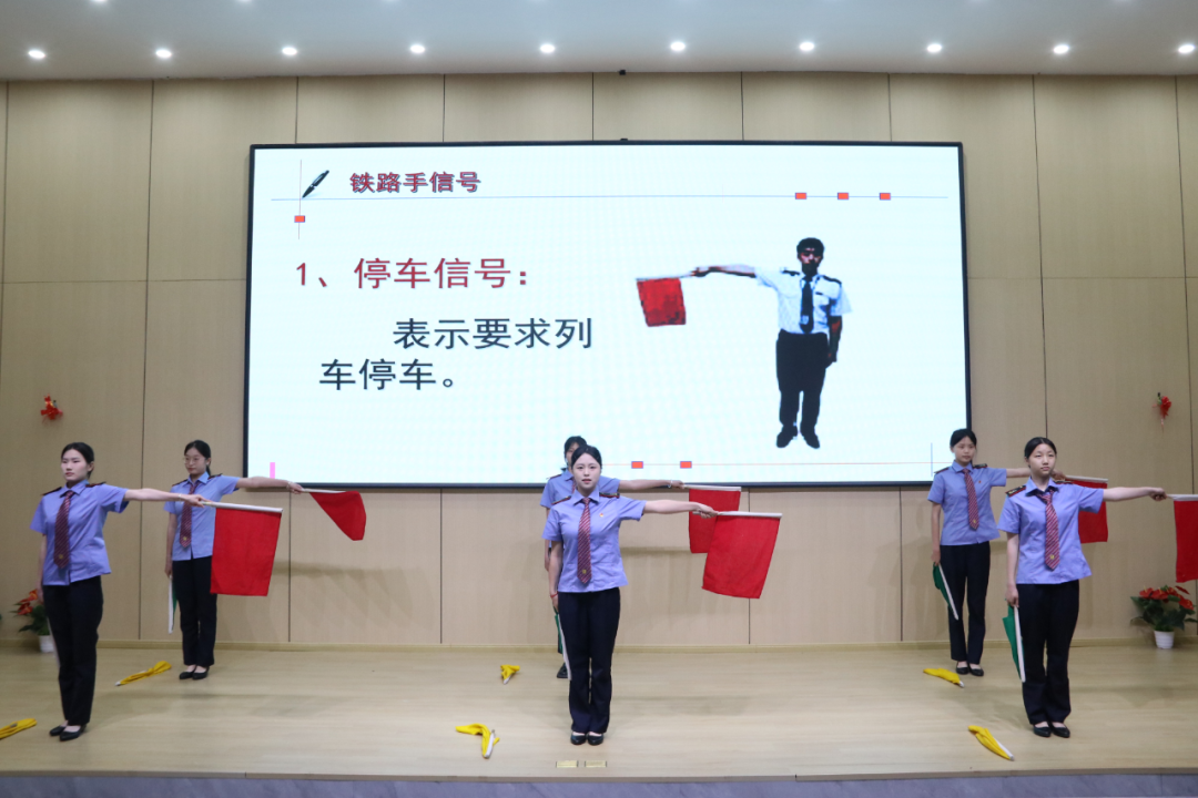 2024年南昌向遠(yuǎn)軌道技術(shù)學(xué)校“職業(yè)教育校園開放日”活動(dòng)圓滿落幕