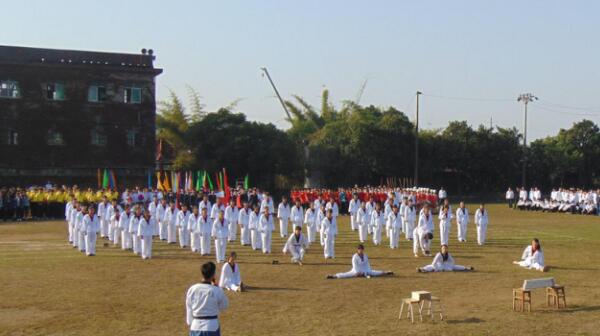 南昌向遠(yuǎn)軌道技術(shù)學(xué)校成功舉辦第九屆秋季運(yùn)動(dòng)會(huì)