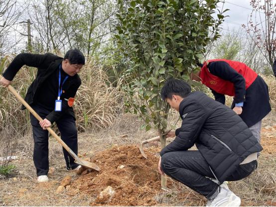 南昌向遠(yuǎn)軌道技術(shù)學(xué)校助力植樹節(jié)，彰顯向遠(yuǎn)力量