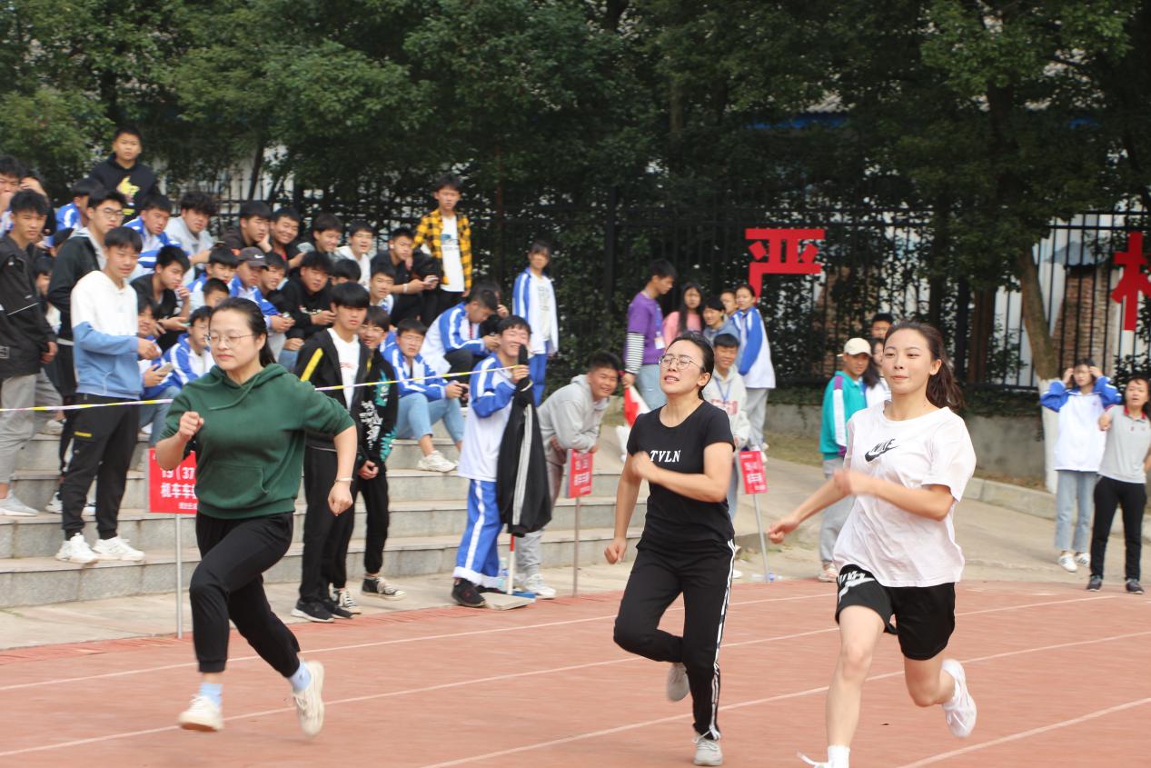 南昌向遠軌道技術學校第十三屆田徑運動會之教職工風采