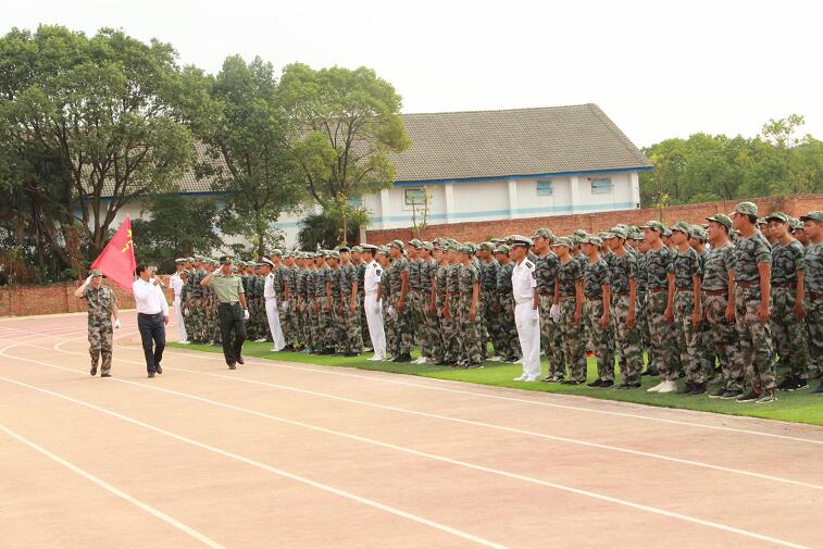 南昌向遠(yuǎn)軌道學(xué)校2018級(jí)新生開學(xué)典禮暨軍訓(xùn)匯演表彰大會(huì)隆重舉行