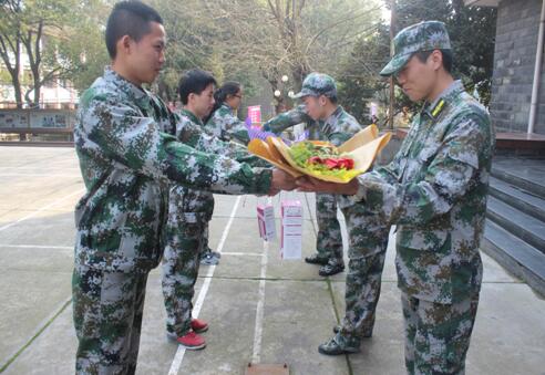 南昌向遠(yuǎn)軌道技術(shù)學(xué)校2017級(jí)春季新生軍訓(xùn)圓滿結(jié)束