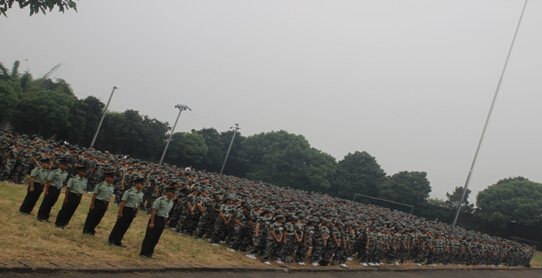 南昌向遠(yuǎn)軌道技術(shù)學(xué)校成功舉辦2016秋季新生軍訓(xùn)動(dòng)員大會(huì)