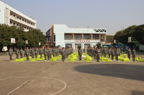 南昌向遠軌道技術(shù)學(xué)校2016年春軍訓(xùn)