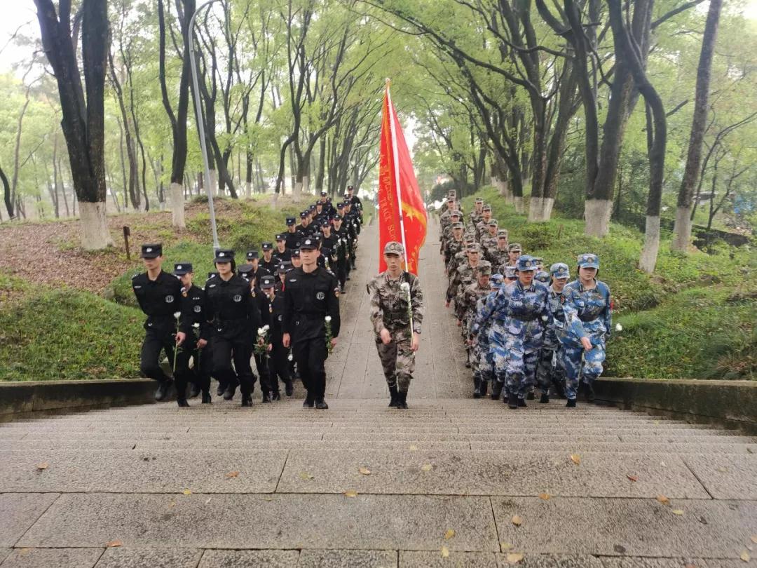 學習黨史，致敬英雄---南昌向遠軌道技術(shù)學校開展清明節(jié)祭掃主題團日活動