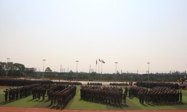 南昌向遠(yuǎn)軌道技術(shù)學(xué)校2019級新生開學(xué)典禮暨軍訓(xùn)匯演表彰大會隆重舉行