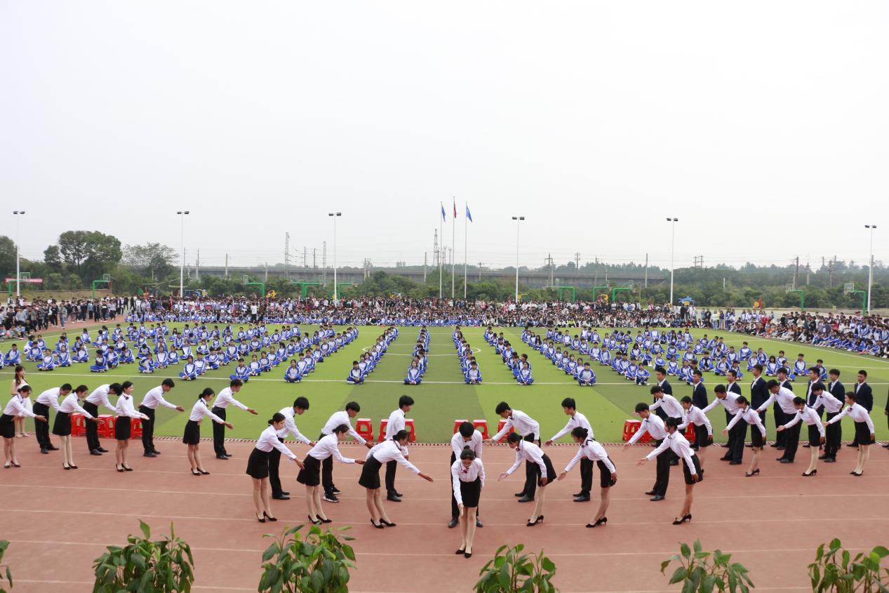 熱烈祝賀南昌向遠(yuǎn)軌道技術(shù)學(xué)校第十四屆運動會圓滿閉幕